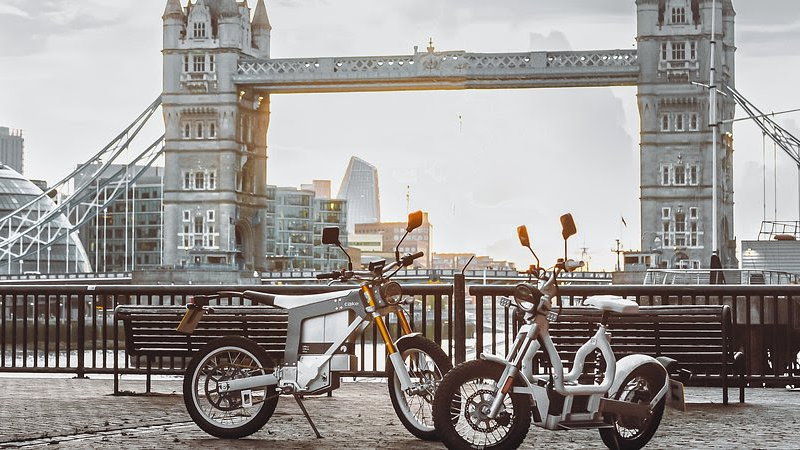 Cake two-wheelers in London